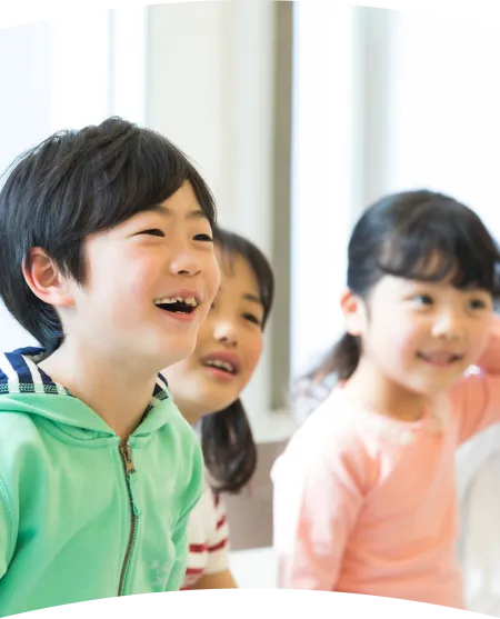 笑顔の子どもたちの写真