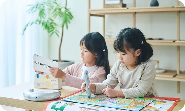 mola mola iを使用して学習している子どもたちの写真