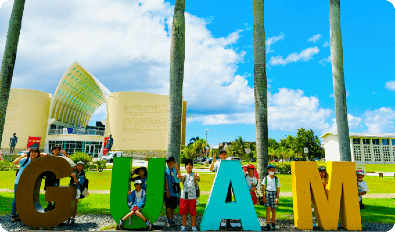 グアムのイベントに参加している子どもたちの写真